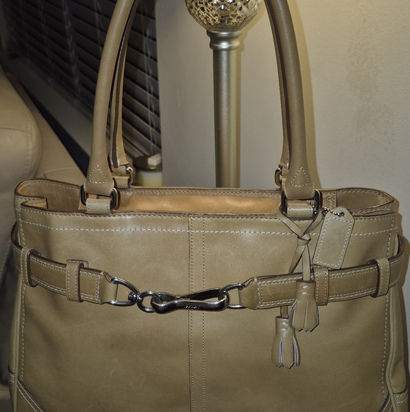 Meet Your Posher /Share my Show - Picture 7 of 8